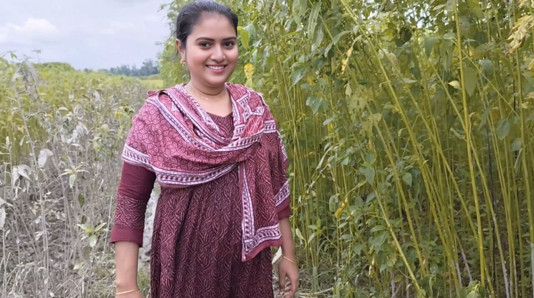 Video of fucking a beautiful desi girl while eating jute