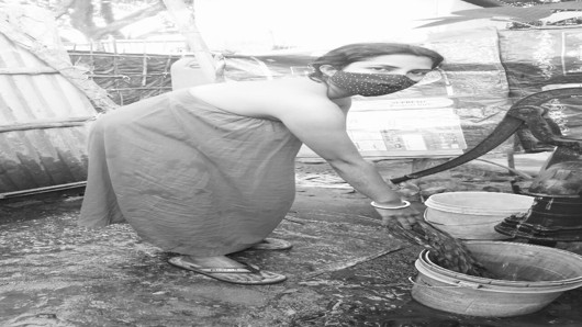 Out Door Desi Aunty Bath in your Home