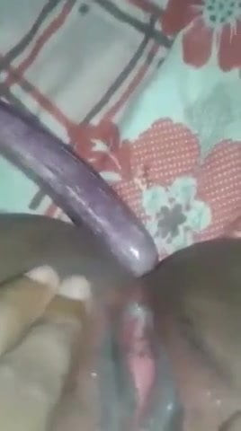 Sri Lankan Milf masturbate with Brinjol part 1