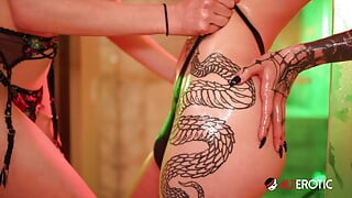 The sensual performance of Ava Holt and Viviana Rose